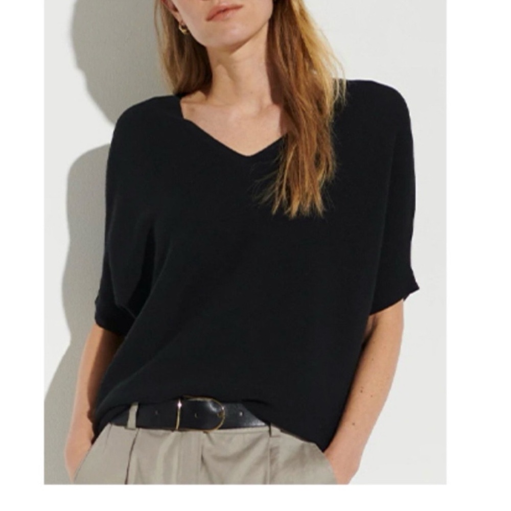 The Reset v-neck black top size S/M